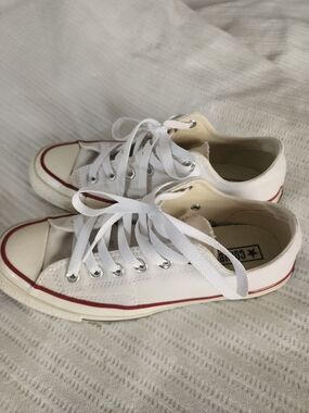 Like New Women's Converse White Canvas Low Top Sneakers with Red Trim Size